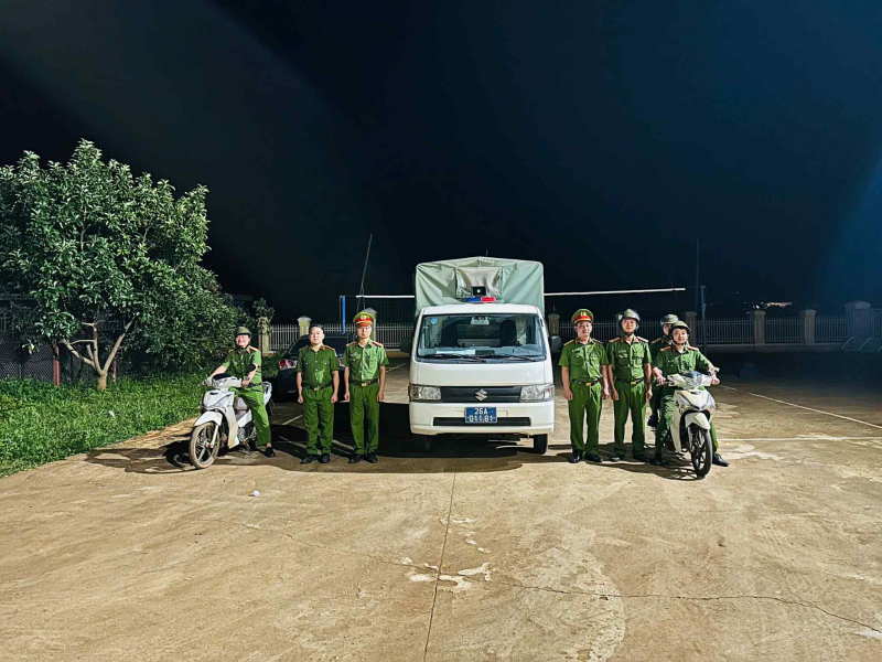 Công an Sơn la hỗ trợ người dân nhận quà Tết Độc lập -0