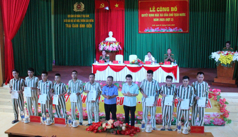 Trại giam Bình Điền công bố Quyết định đặc xá cho 169 phạm nhân -0