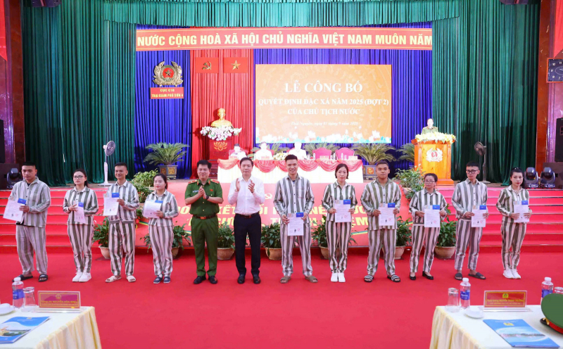 Phó Thủ tướng Thường trực Nguyễn Hòa Bình: “Hãy để quá khứ tội lỗi khép lại và sống trong niềm tin yêu và yên tâm của gia đình:  -0