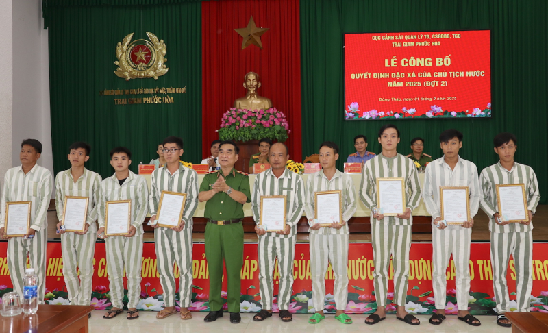 Trại giam Phước Hòa công bố quyết định đặc xá cho 181 phạm nhân -0