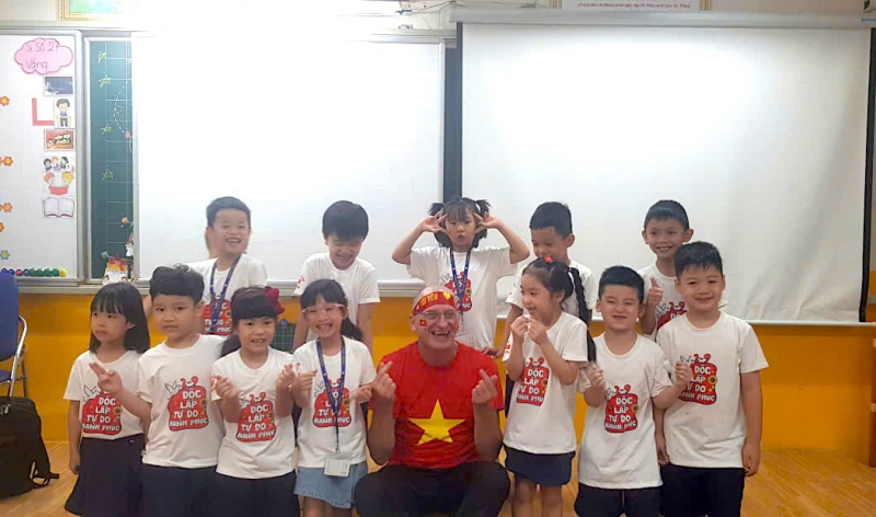 Nghe những người bạn quốc tế kể về “mái nhà” Việt Nam -0