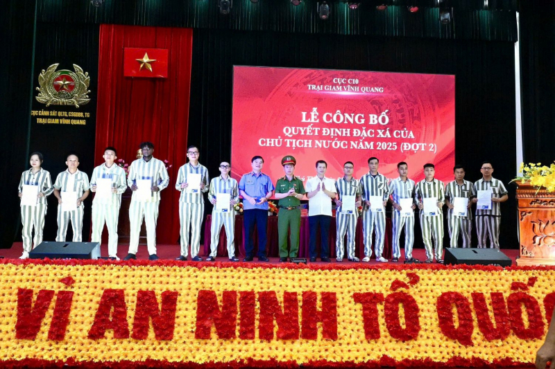 410 phạm nhân tại Trại giam Vĩnh Quang được đặc xá -0