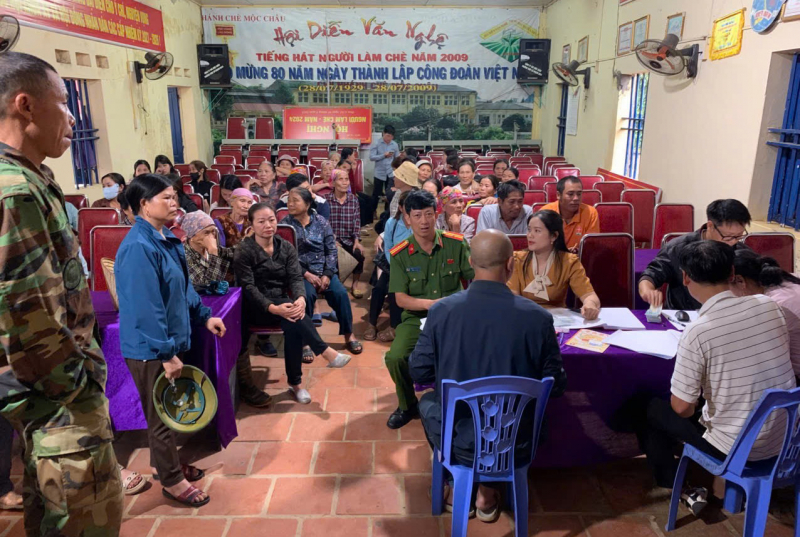 Công an Sơn la hỗ trợ người dân nhận quà Tết Độc lập -0