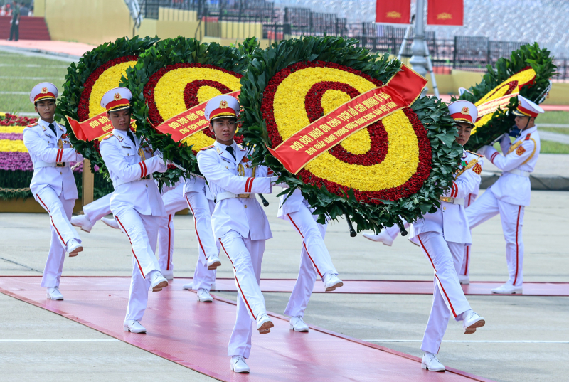 Lãnh đạo Đảng, Nhà nước, Bộ Công an viếng Chủ tịch Hồ Chí Minh và các Anh hùng liệt sĩ -0