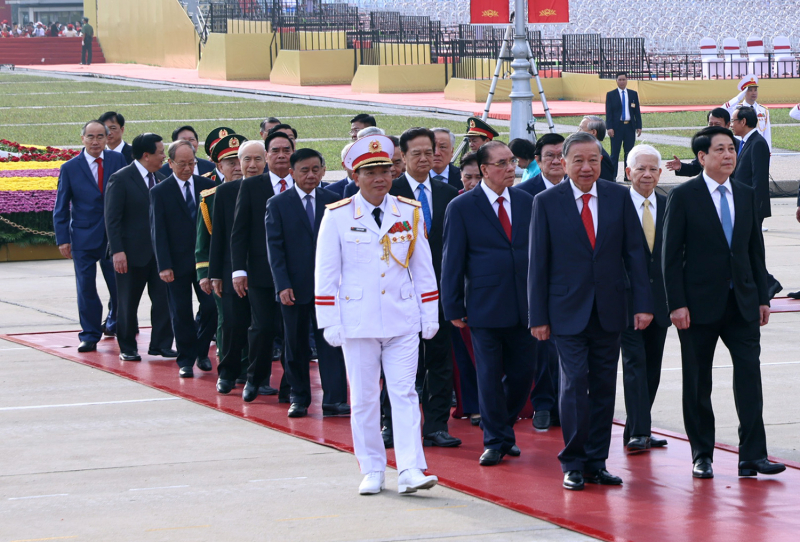Lãnh đạo Đảng, Nhà nước, Bộ Công an viếng Chủ tịch Hồ Chí Minh và các Anh hùng liệt sĩ -0
