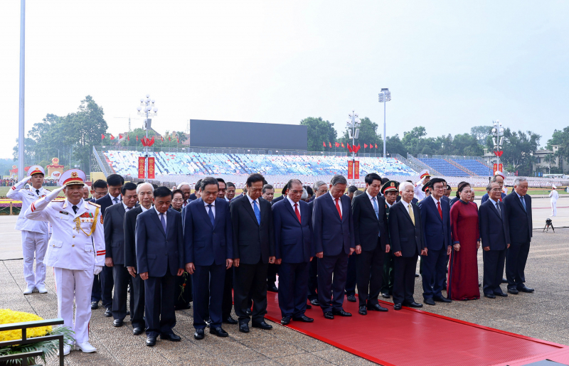 Lãnh đạo Đảng, Nhà nước, Bộ Công an viếng Chủ tịch Hồ Chí Minh và các Anh hùng liệt sĩ -0