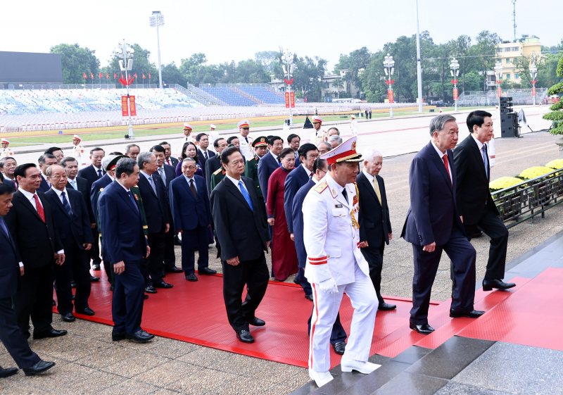 Lãnh đạo Đảng, Nhà nước, Bộ Công an viếng Chủ tịch Hồ Chí Minh và các Anh hùng liệt sĩ -0