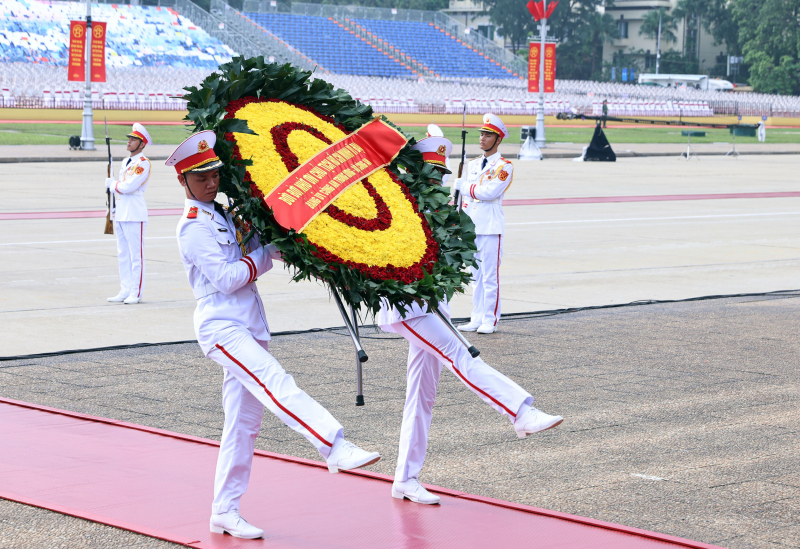Lãnh đạo Đảng, Nhà nước, Bộ Công an viếng Chủ tịch Hồ Chí Minh và các Anh hùng liệt sĩ -0