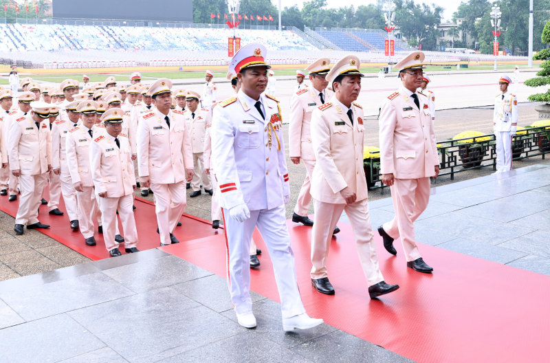 Lãnh đạo Đảng, Nhà nước, Bộ Công an viếng Chủ tịch Hồ Chí Minh và các Anh hùng liệt sĩ -0