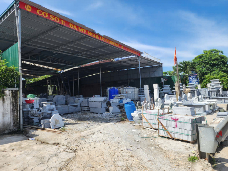 Người dân bức xúc vì xưởng đá mỹ nghệ “đại náo” khu dân cư -0