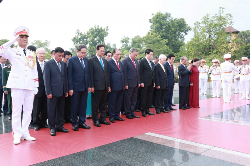 Lãnh đạo Đảng, Nhà nước, Bộ Công an viếng Chủ tịch Hồ Chí Minh -0