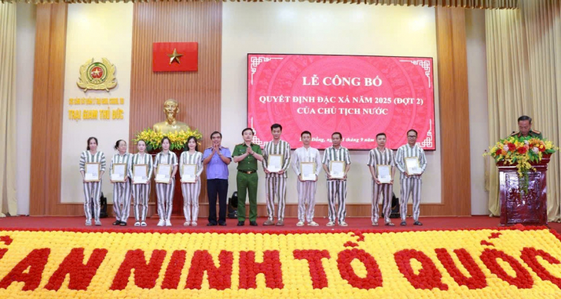 Niềm vui tương phùng ngày trở về -1