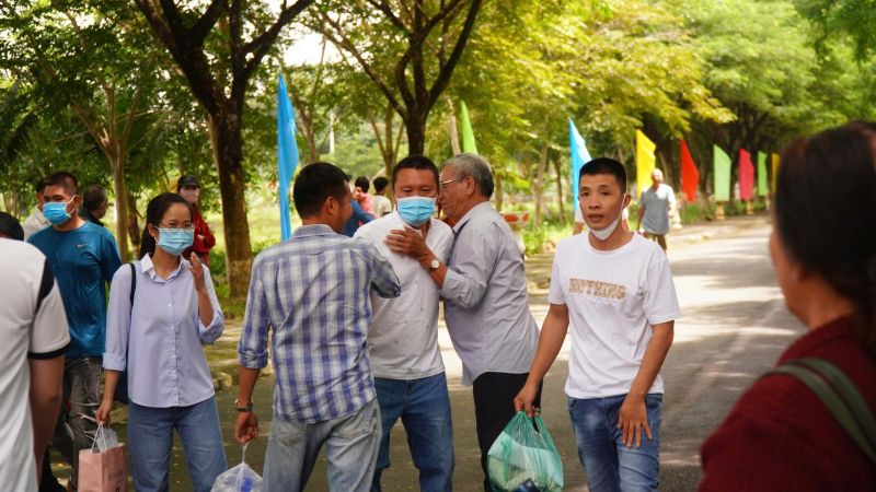 Niềm vui tương phùng ngày trở về -0
