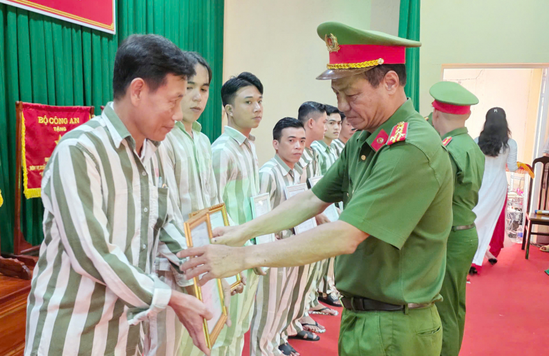 Các trại giam, trại tạm giam tại khu vực Tây Nam Bộ công bố quyết định đặc xá của Chủ tịch nước -0