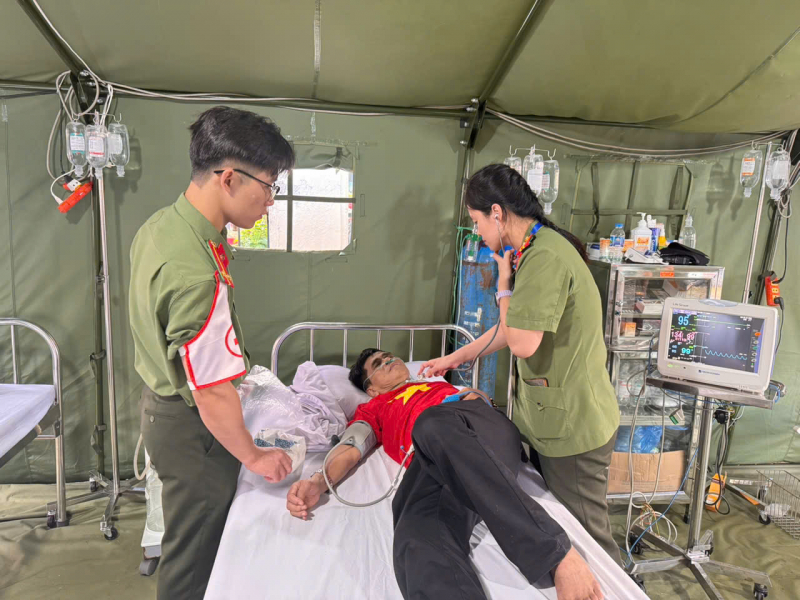 Y tế CAND sơ cấp cứu cho hơn 300 trường hợp trong ngày Đại lễ -0