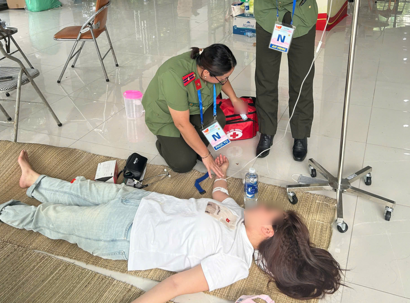 Y tế CAND sơ cấp cứu cho hơn 300 trường hợp trong ngày Đại lễ -0
