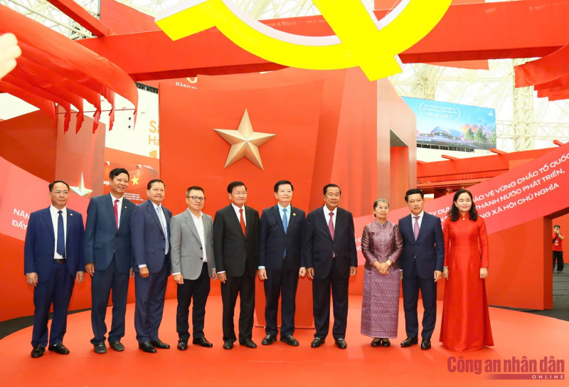 Lãnh đạo hai nước Lào, Campuchia thăm Triển lãm thành tựu đất nước -0
