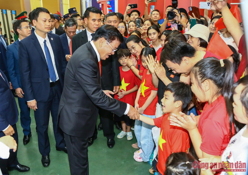 Lãnh đạo hai nước Lào, Campuchia thăm Triển lãm thành tựu đất nước -0