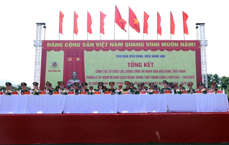 Khí phách CAND trong ngày hội lớn của dân tộc -0