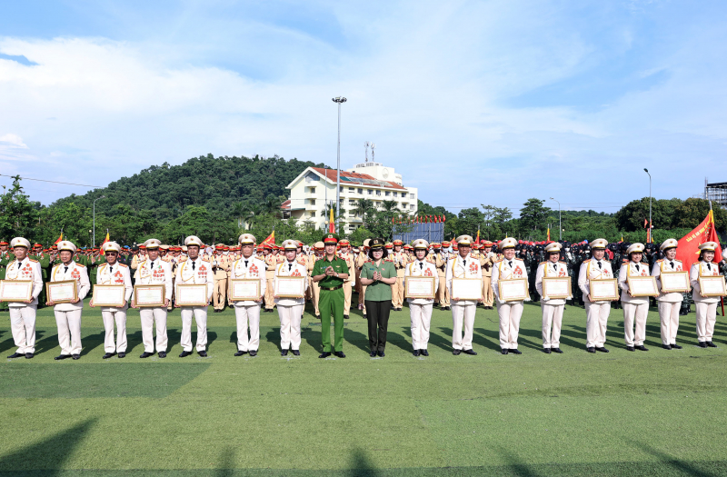 Khí phách CAND trong ngày hội lớn của dân tộc -0