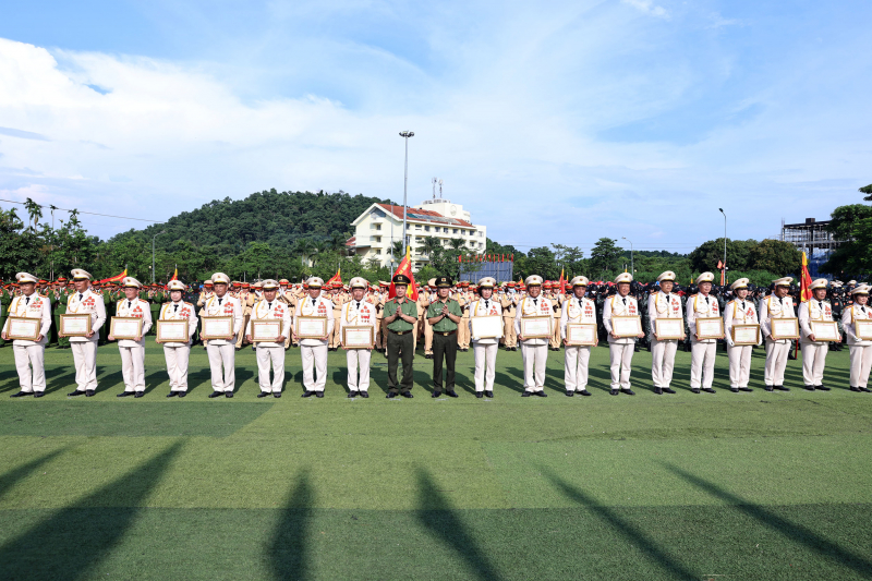 Khí phách CAND trong ngày hội lớn của dân tộc -1