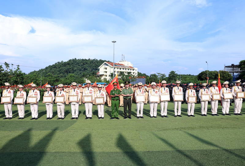 Khí phách CAND trong ngày hội lớn của dân tộc -2