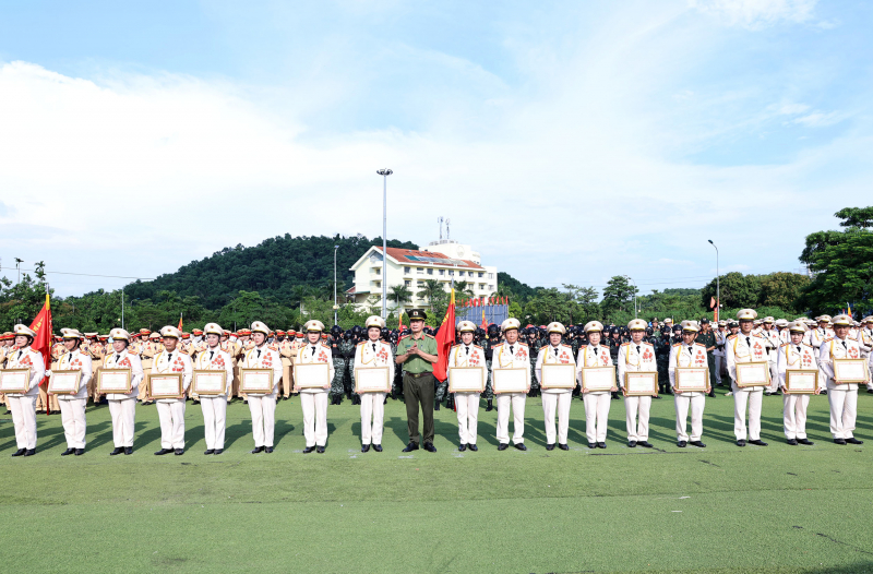 Khí phách CAND trong ngày hội lớn của dân tộc -3