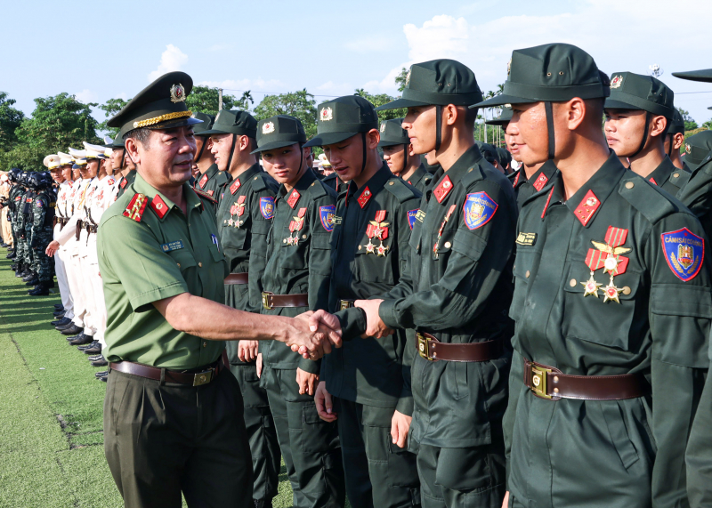 Khí phách CAND trong ngày hội lớn của dân tộc -8