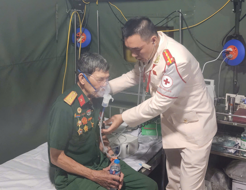 Chăm sóc y tế cho nhiều cựu chiến binh và người dân khu vực Quảng trường Ba Đình -0