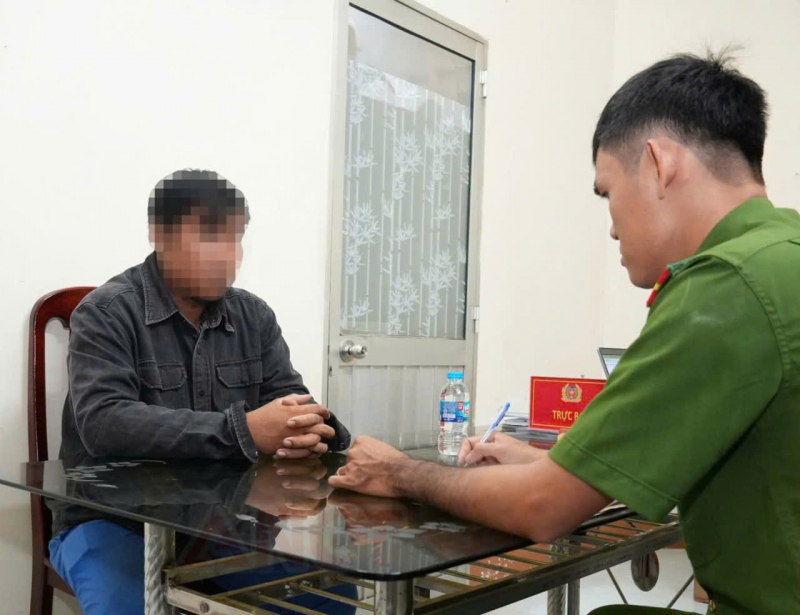 Làm việc với đối tượng đăng tải bài viết, video clip xuyên tạc về Đảng, Nhà nước, Bộ Công an -0