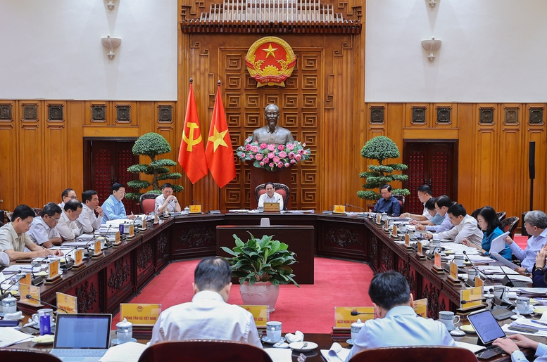 Thủ tướng: Tiếp tục đổi mới tư duy, cách làm trong đầu tư công, tập trung cho các dự án 