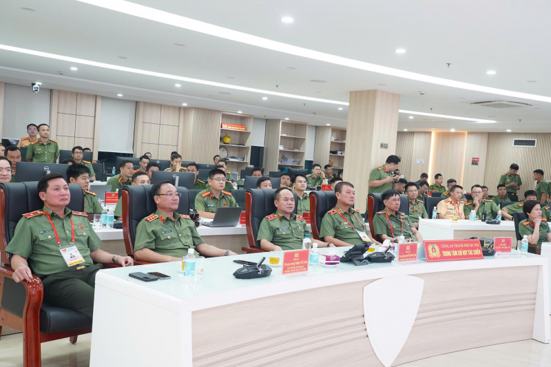 Đồng hành để thấu hiểu vất vả của Công an Thủ đô trong những ngày đảm bảo ANTT Đại lễ A80 -0