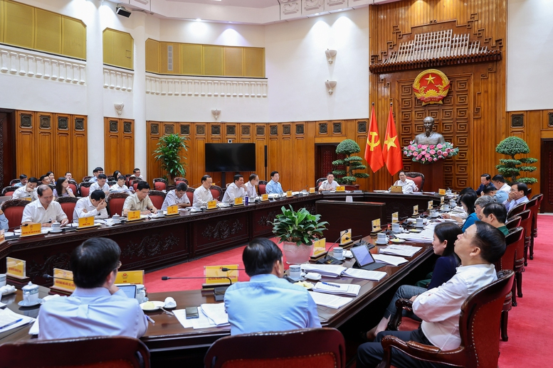 Thủ tướng: Tiếp tục đổi mới tư duy, cách làm trong đầu tư công, tập trung cho các dự án 
