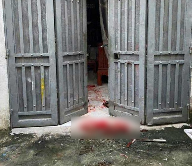 Chồng dùng dao tấn công vợ rồi đến công an đầu thú -0