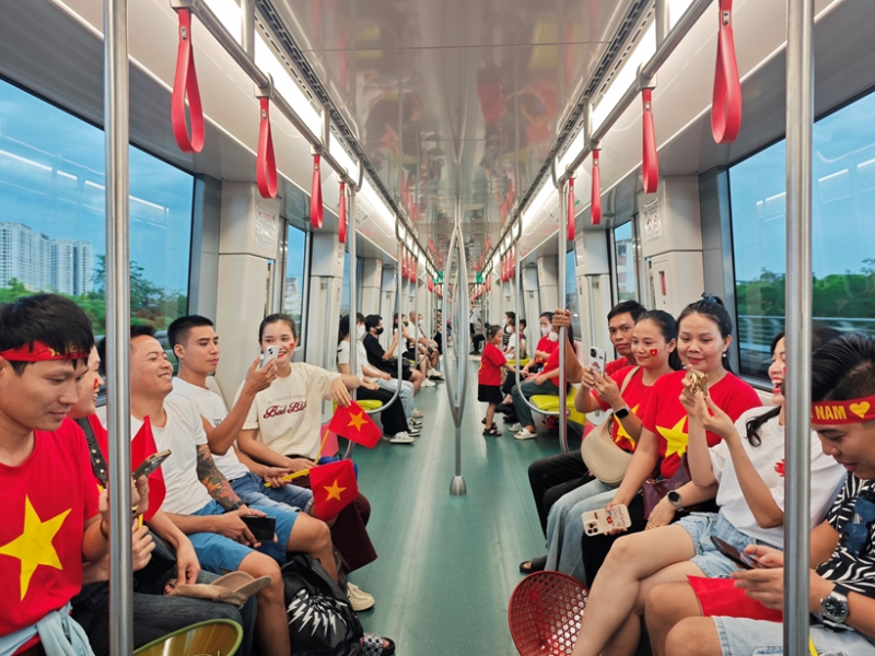 9月2日の祝日に、約180万人の乗客が高架鉄道で安全に旅行しました。
