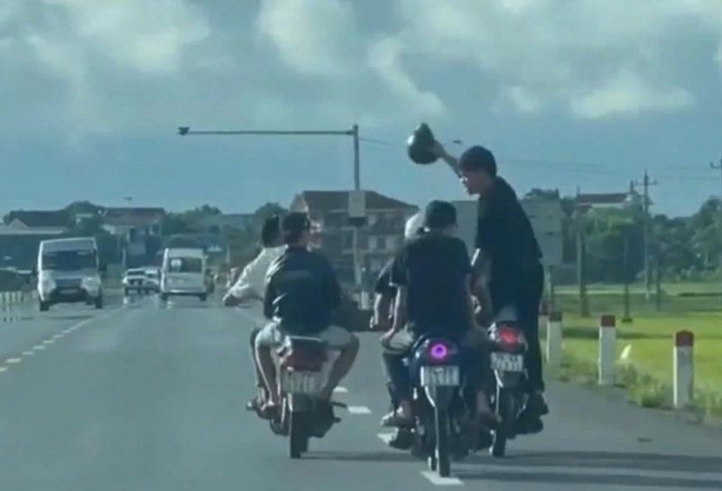  Triệu tập xử lý nhóm thanh thiếu niên lạng lách, đánh võng, đánh nhau trên đường -0