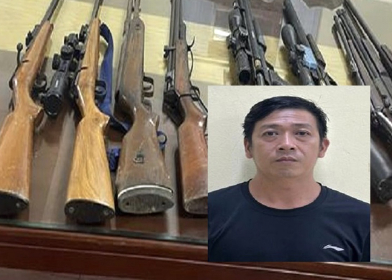 Bắt khấn cấp đối tượng cất giấu gần chục khẩn súng quân dụng trong nhà -0