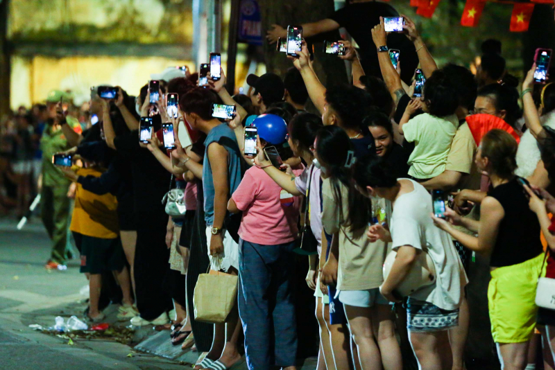 Xe tăng, thiết giáp rời nội đô Hà Nội lúc nửa đêm -0