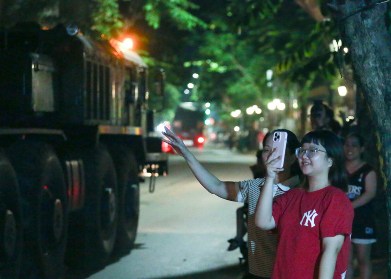 Xe tăng, thiết giáp rời nội đô Hà Nội lúc nửa đêm -0