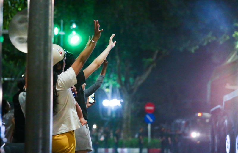 Xe tăng, thiết giáp rời nội đô Hà Nội lúc nửa đêm -0