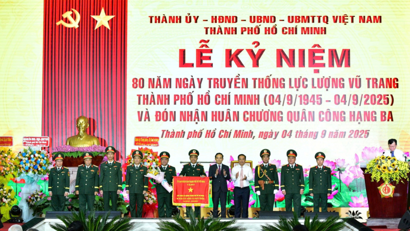 Lan tỏa phẩm chất, hình ảnh cao quý “Bộ đội Cụ Hồ” tỏa sáng trong lòng nhân dân -2