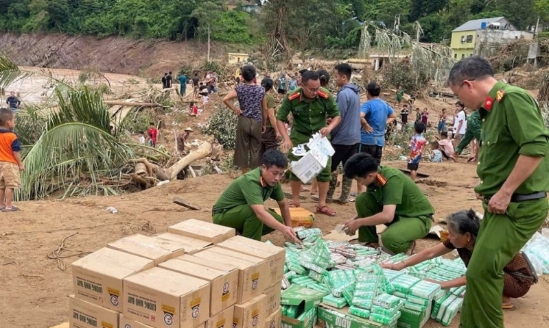 Công an xã - “Điểm tựa bình yên” của nhân dân trong mưa bão (kỳ 1)
