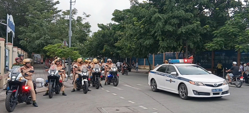 Đảm bảo an ninh, an toàn giao thông trong ngày khai trường -0