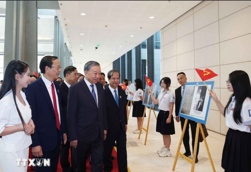 Không áp đặt những chuẩn mực cũ cho nền giáo dục hiện đại -0