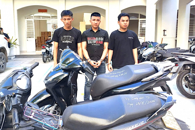 Nhóm đối tượng cướp giật tài sản của du khách nước ngoài sa lưới -0