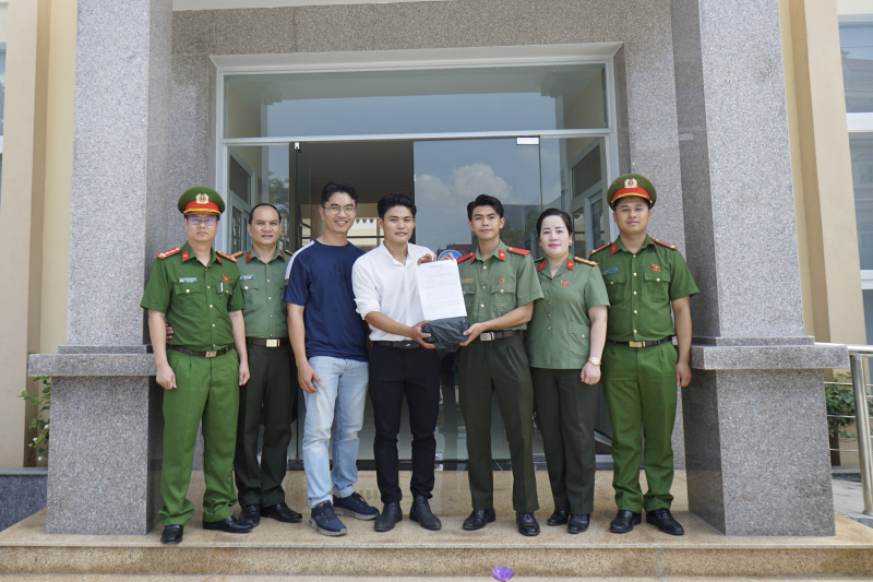 Học viên Học viện Chính trị CAND trả lại hơn nửa tỷ đồng cho người dân chuyển nhầm tài khoản -0