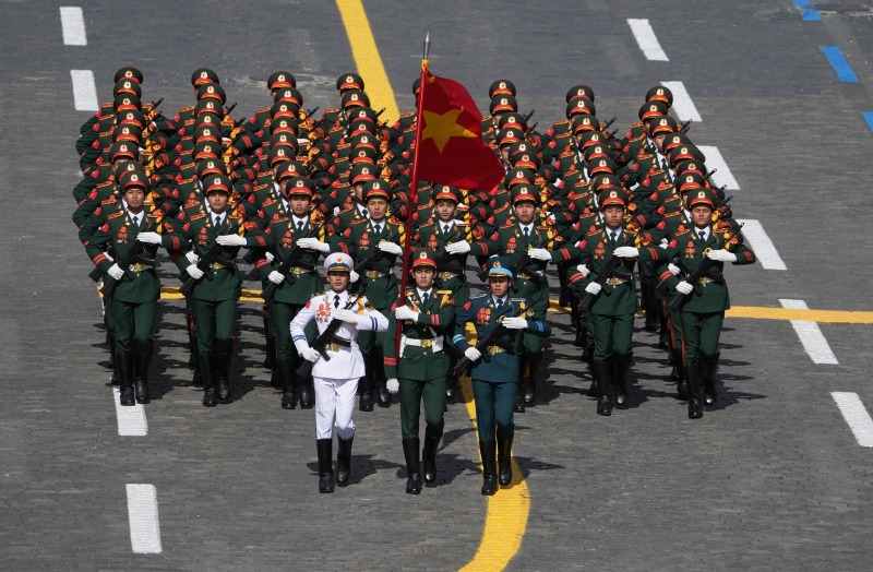 Đại sứ Gennady Bezdetko cảm động trước sự chào đón của nhân dân Việt Nam với đoàn diễu binh Nga -0