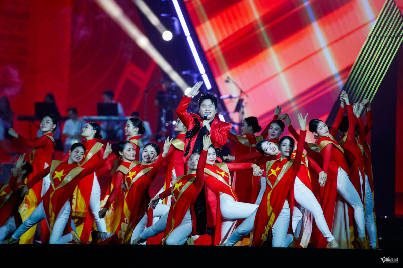 td hát trong concert t- qu-c trong tim.jpg -0