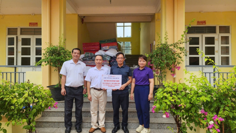 QTP ចាប់ដៃគ្នា។