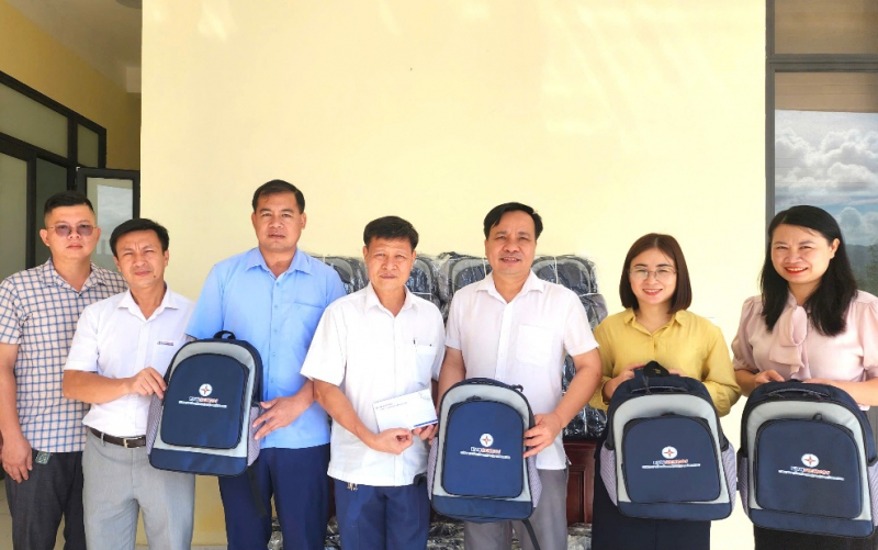 QTP ចាប់ដៃគ្នា។